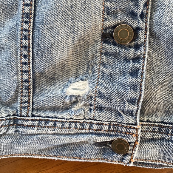 AMERICAN EAGLE DISTRESSED JEAN JACKET - Picture 12 of 13